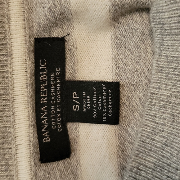 Banana Republic Sweater - Picture 3 of 4